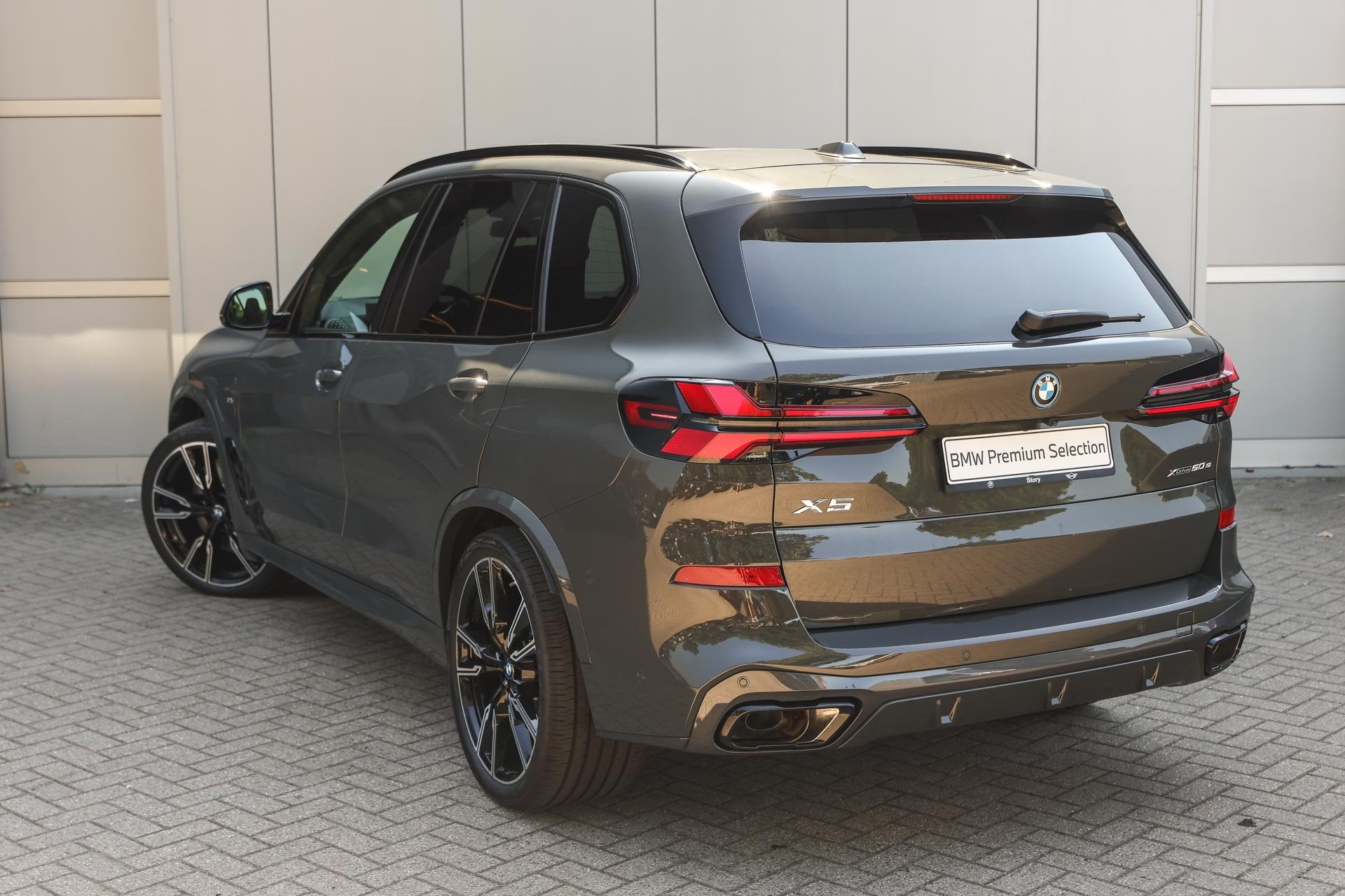 BMW X5 xDrive50e M Sport Automaat / Panoramadak / Trekhaak /, Auto's, 2395 kg, Met garantie (alle), Bedrijf, 489 pk
