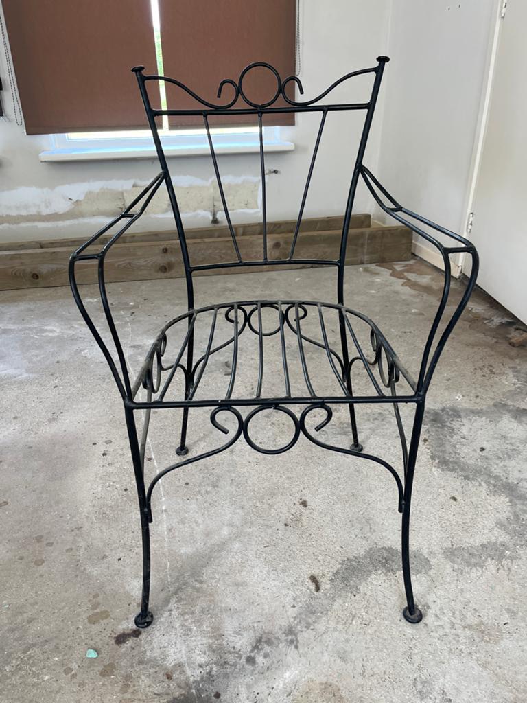 Zwart metalen tuinstoel met sierlijke details, Huis en Inrichting, Stoelen, Ophalen, Gebruikt, Zwart, Metaal