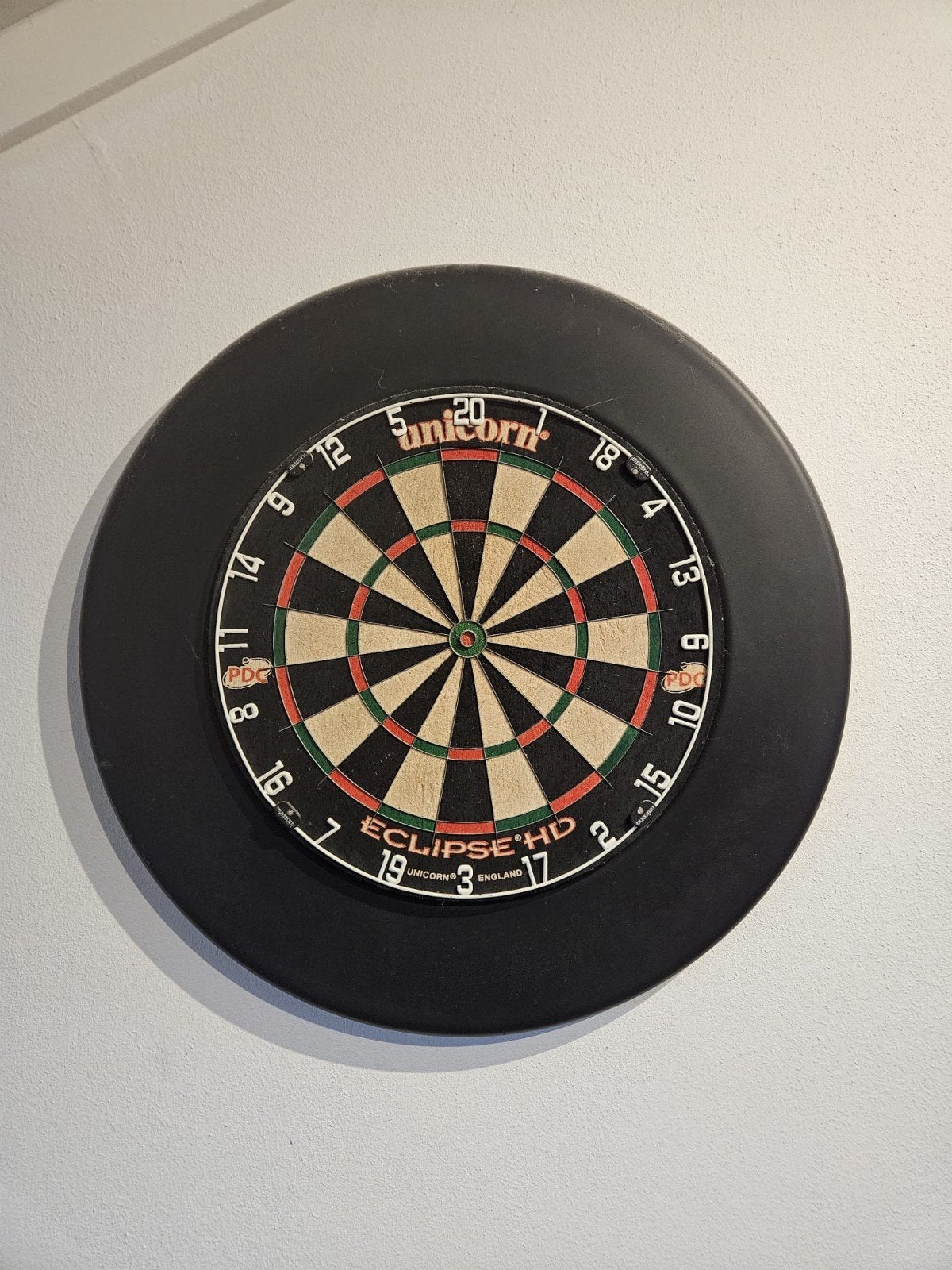 Complete dartbaan: dartbord, mat, scorebord en krukken, Ophalen