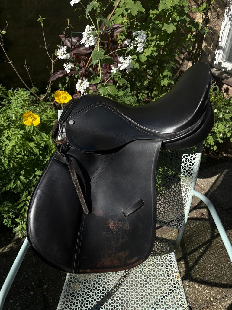 16 inch pony zadel, Dieren en Toebehoren, Paarden en Pony's | Zadels, Ophalen of Verzenden, Zo goed als nieuw, Dressuur