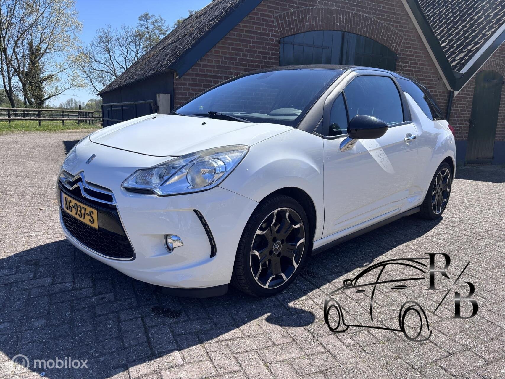 Citroen DS3 1.6 So Chic in Black AIRCO CRUISE PARK SENS, Voorwielaandrijving, Euro 5, Stof, 4 cilinders