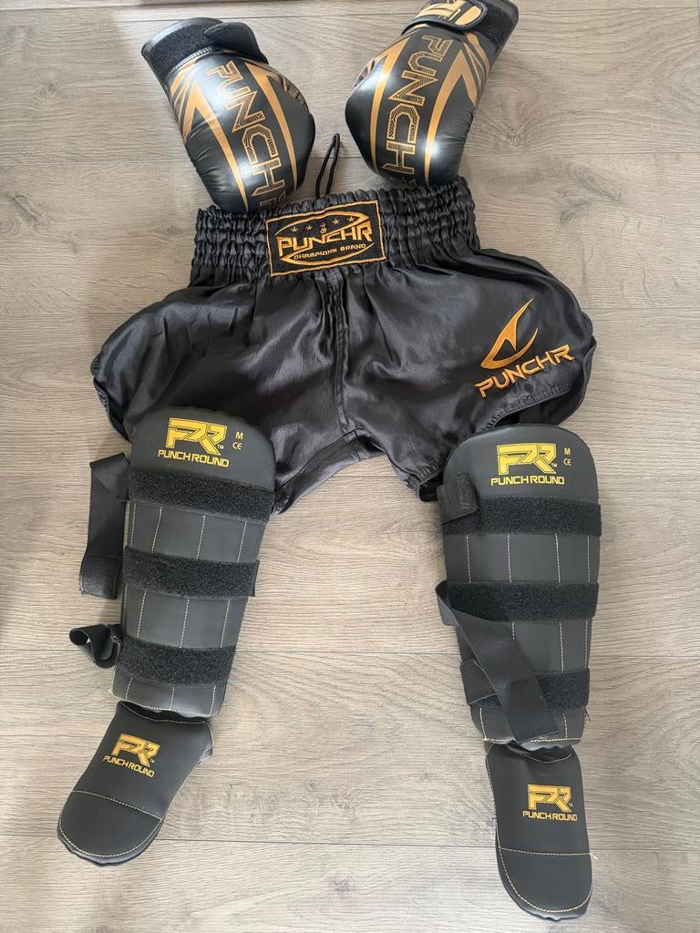 Kickboks spullen Bokshandschoenen scheenbeschermers broekje, Sport en Fitness, Vechtsporten en Zelfverdediging, Maat M, Ophalen of Verzenden