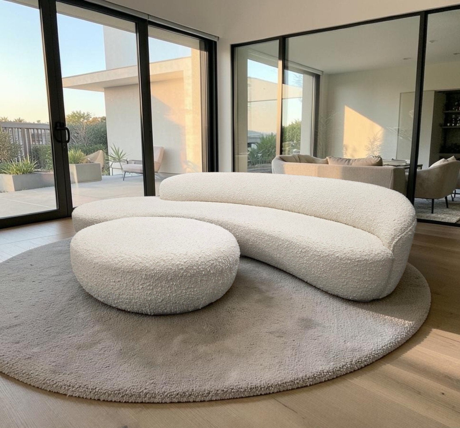 Serpentine design sofa Pierre Frey Bouclé stof handmade bank, Ophalen of Verzenden, Nieuw, Stof