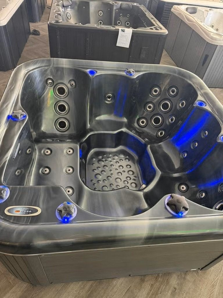acryl 6-persoons Spa/jacuzzi, 1 Jaar Garantie plug and play, Ophalen, Zo goed als nieuw, Trap, Vast