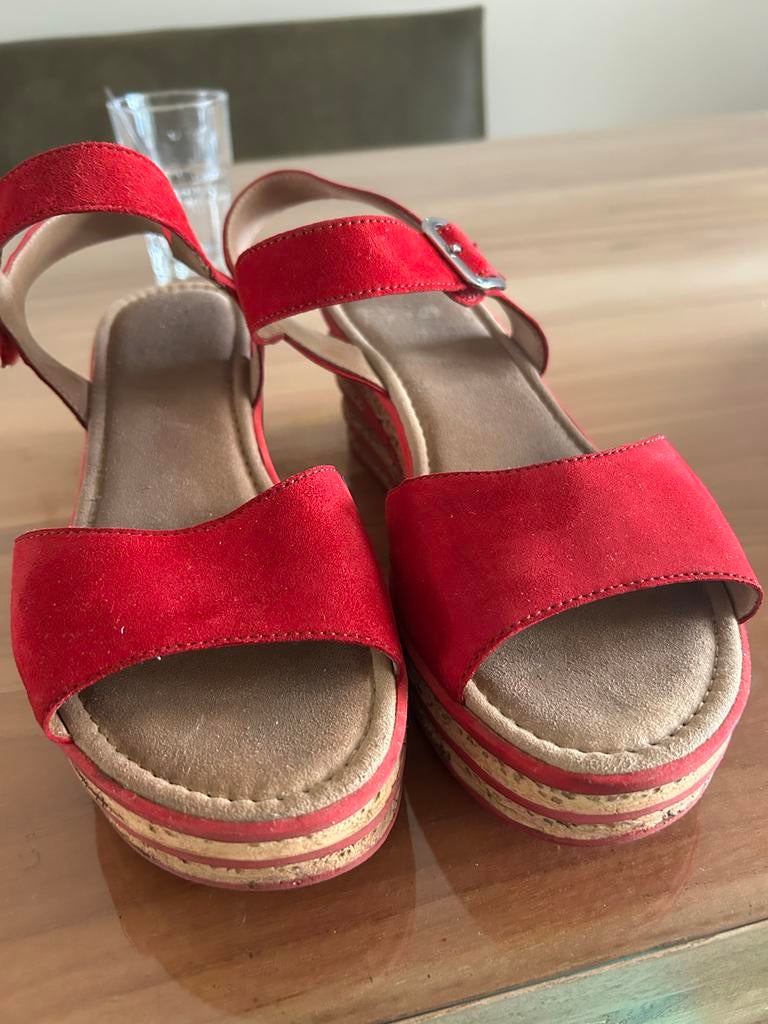 Gabor suède sandalen rood, maat 8 1/2, elegant en comfortabe, Ophalen of Verzenden, Zo goed als nieuw, Rood, Sandalen of Muiltjes