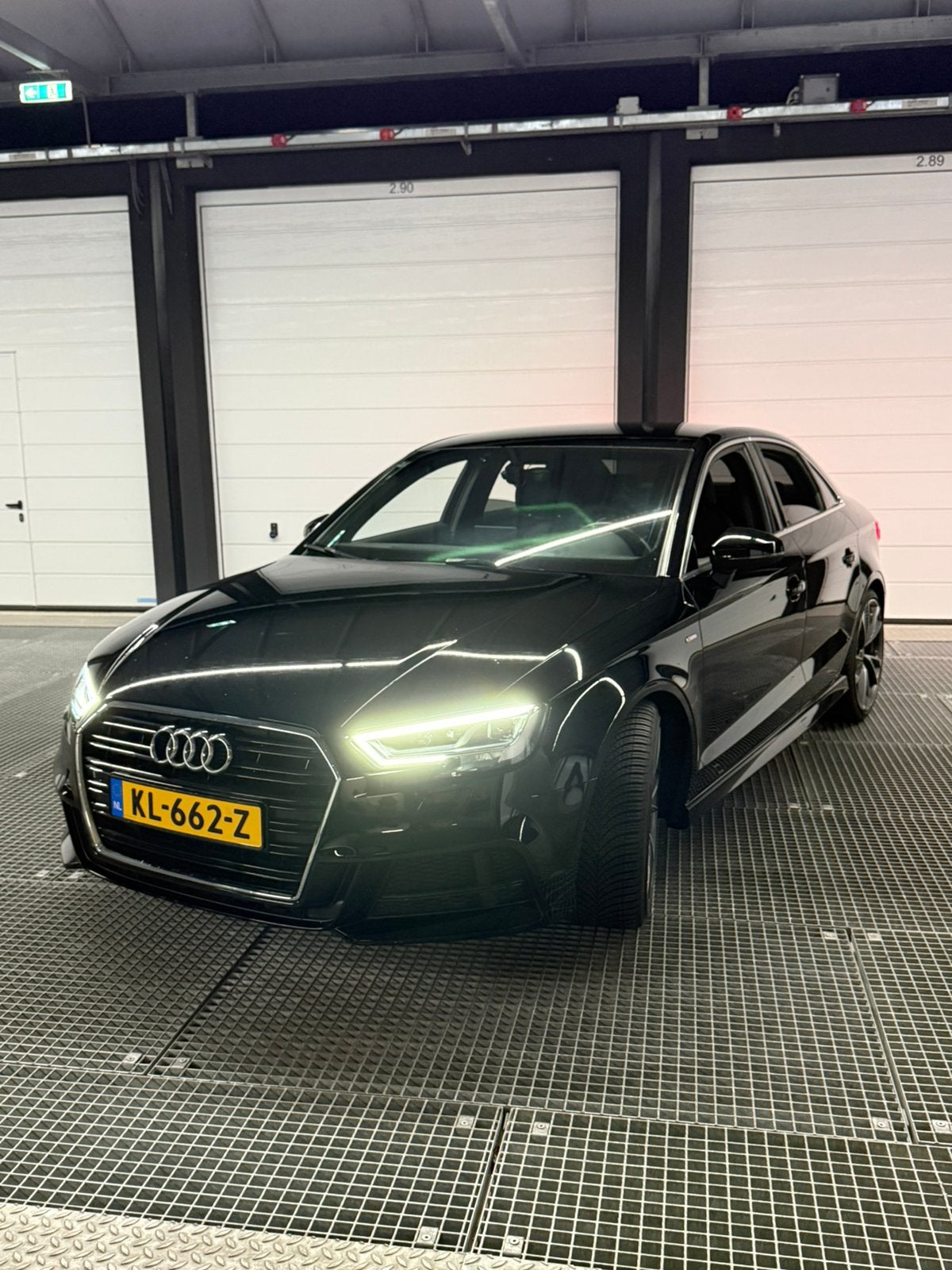 Audi A3 1.0TFSI Zwart Limousine S-Line Carplay 22RS Velgen, Auto's, Voorwielaandrijving, 1160 kg, Zwart, Bi-Xenon koplampen