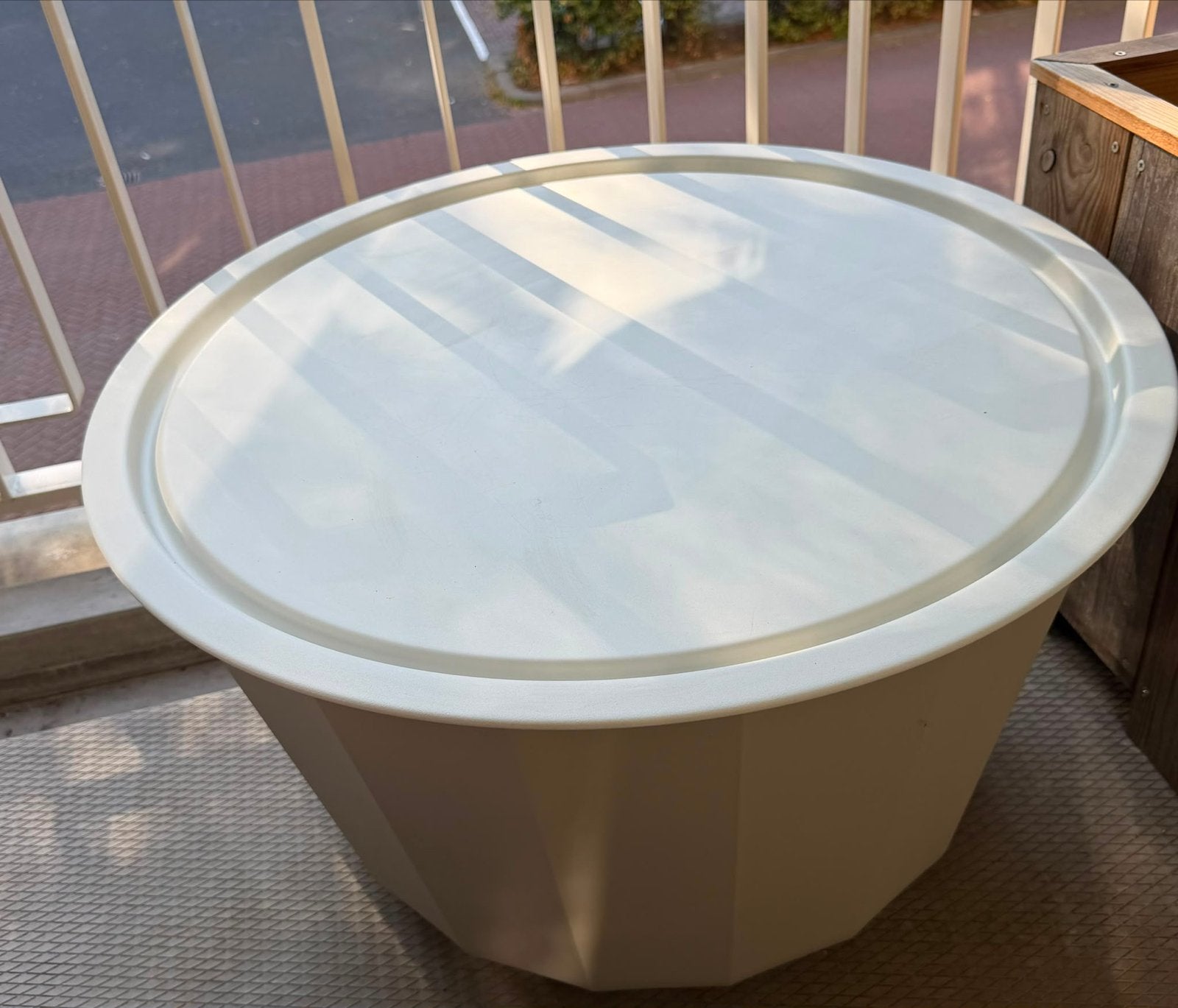 IKEA LÅGASKÄR terrastafel met opbergruimte, Ø 74 cm, Tuin en Terras, Ophalen, Gebruikt, Rond, Metaal