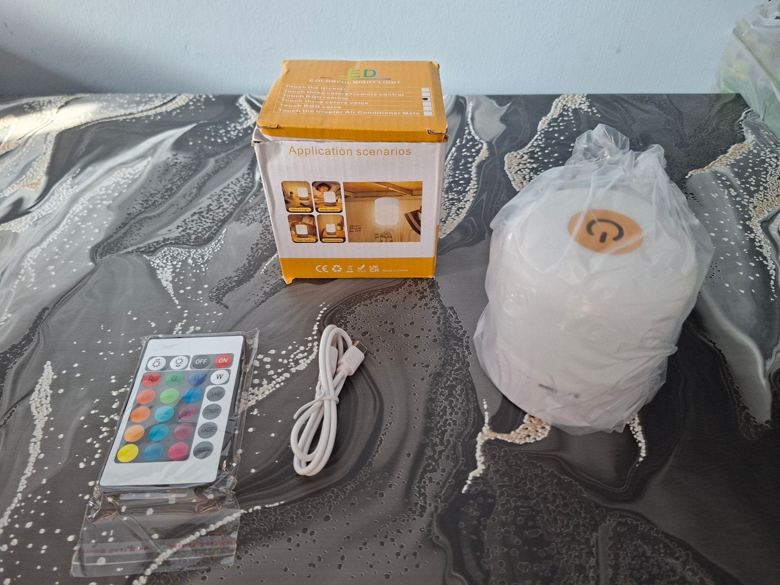 LED R.G.B Nachtlampje met Afstandsbediening, Huis en Inrichting, Overige merken, Kunststof, Meerkleurig, Nieuw