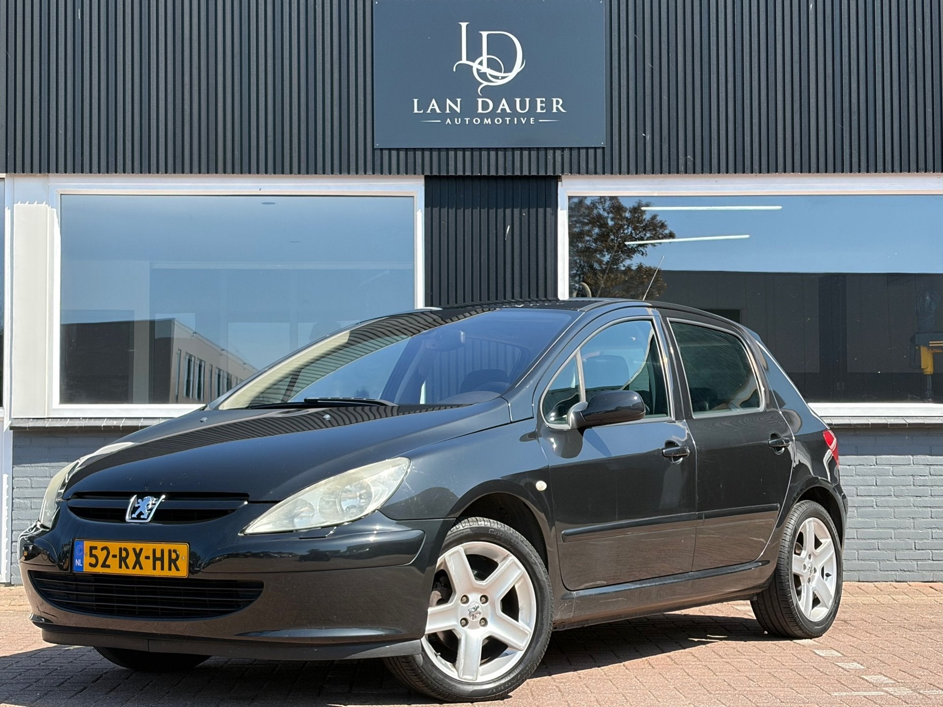 Peugeot 307 2.0 Griffe / Leder / Stoelverwarming / Scherm, 4 cilinders, 1194 kg, Zwart, Bedrijf