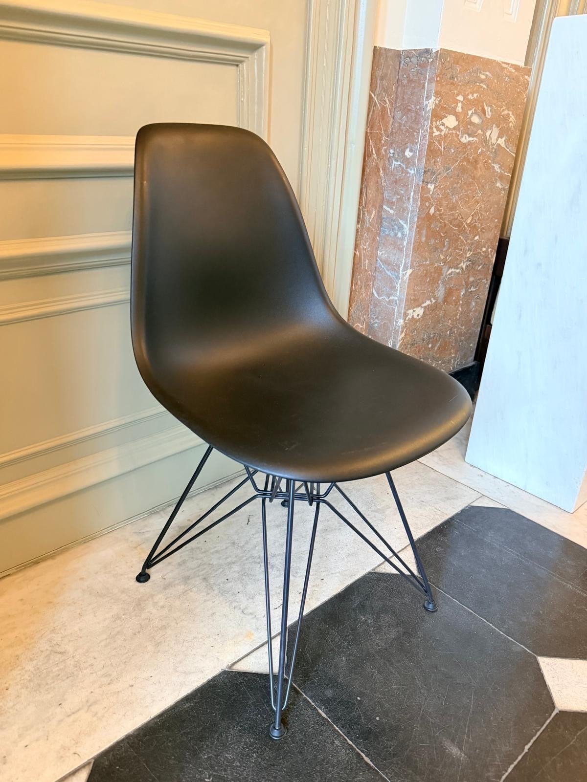 Vitra 719 Eames DSR Stoel - Zwart, Ophalen, Kunststof, Gebruikt, Zwart