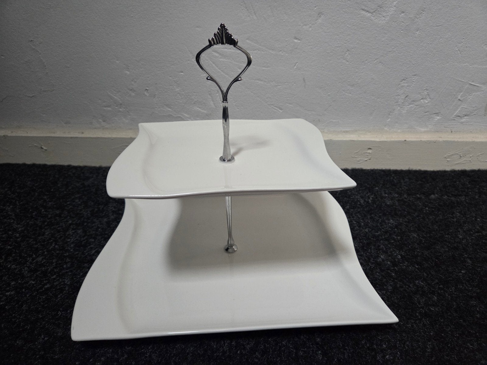 Elegante 2-laags etagere, Ophalen, Met handvatten, Gebruikt, Porselein of Keramiek