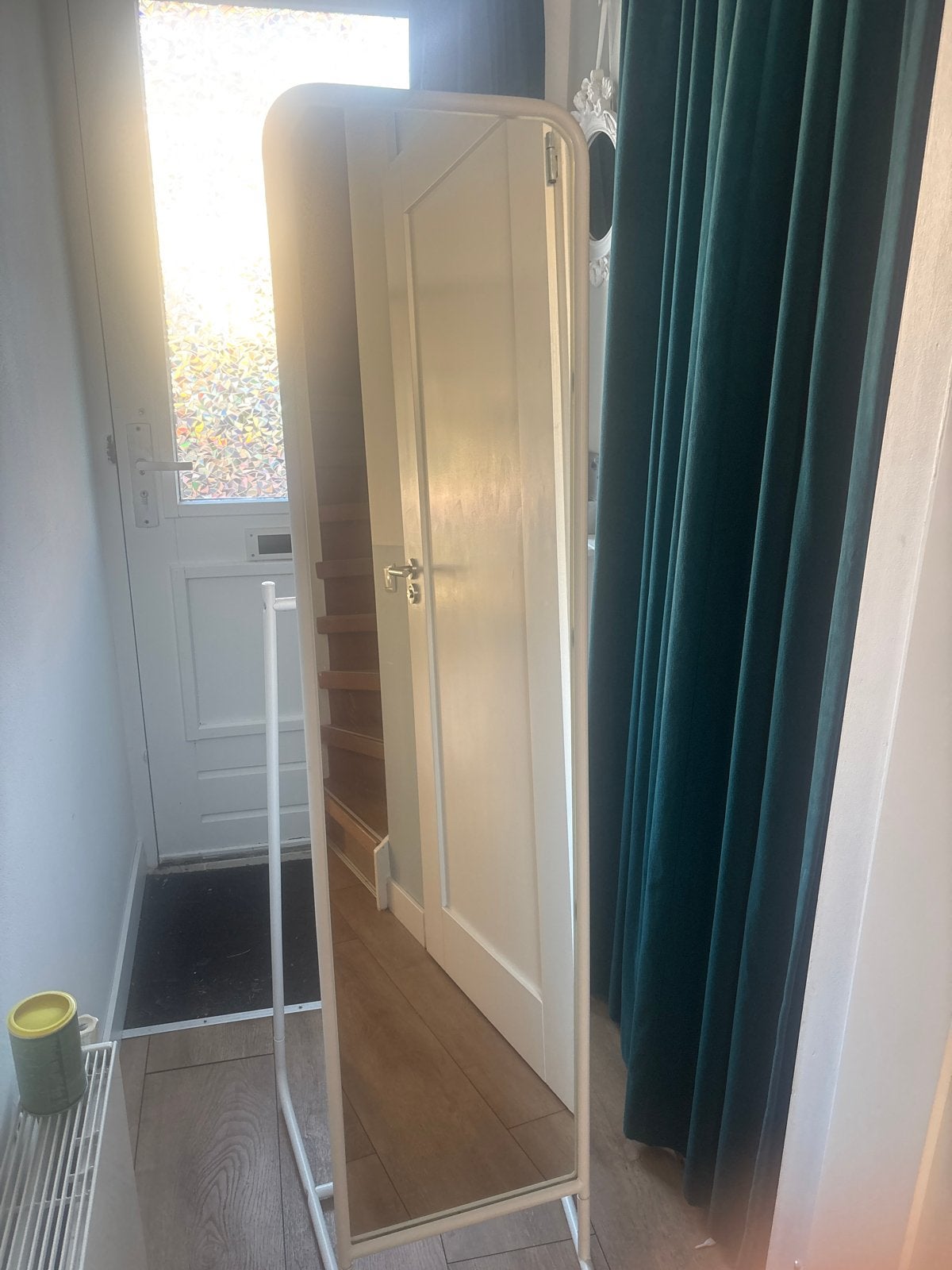 Witte passpiegel met standaard, Huis en Inrichting, Woonaccessoires | Spiegels, Ophalen, Minder dan 50 cm, Gebruikt, 150 tot 200 cm