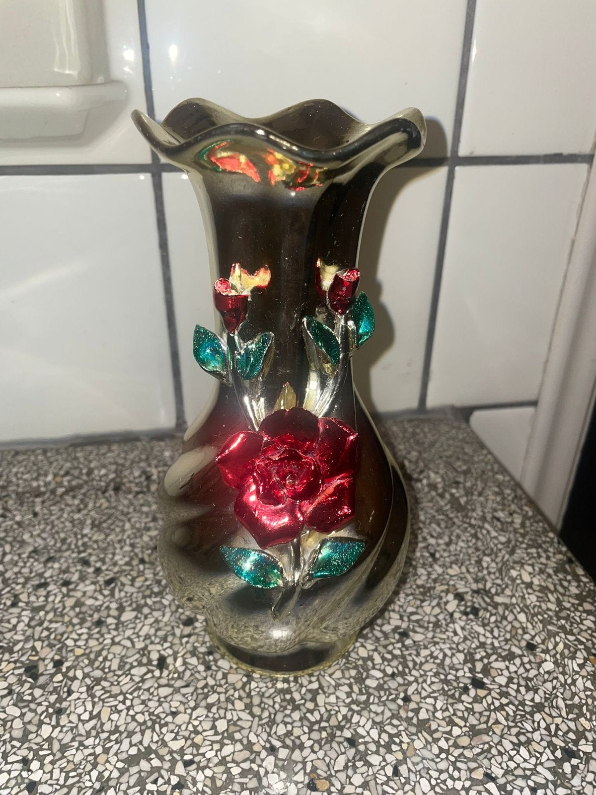 Goudkleurige vaas met rozen decoratie, Antiek en Kunst, Ophalen of Verzenden