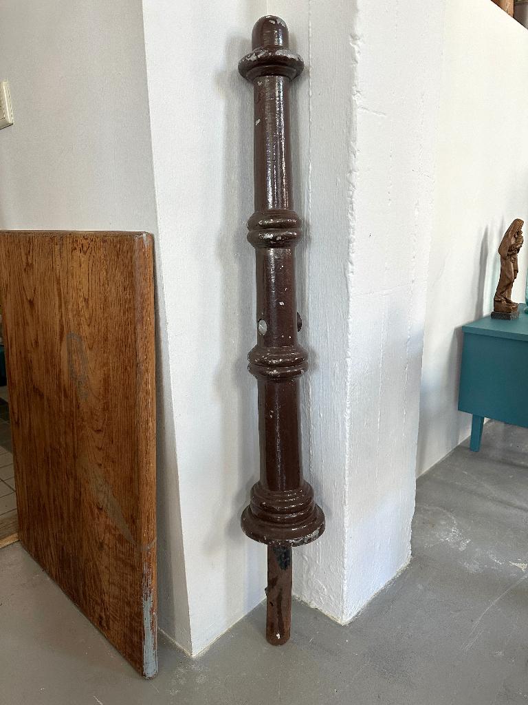 Oude straatpaal, industriële afzetpaal, gietstalen paal, Ophalen, Gebruikt, Minder dan 180 cm, Palen