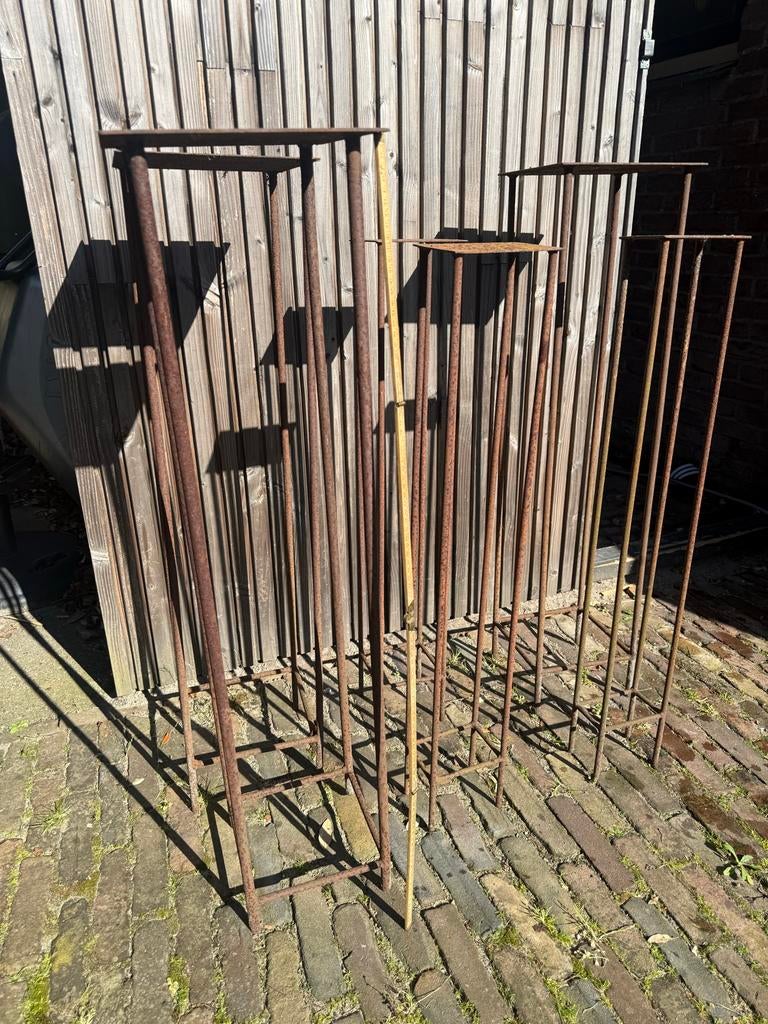Set van 6 roestige sokkels, diverse maten (1m en 90cm), Ophalen of Verzenden, Gebruikt