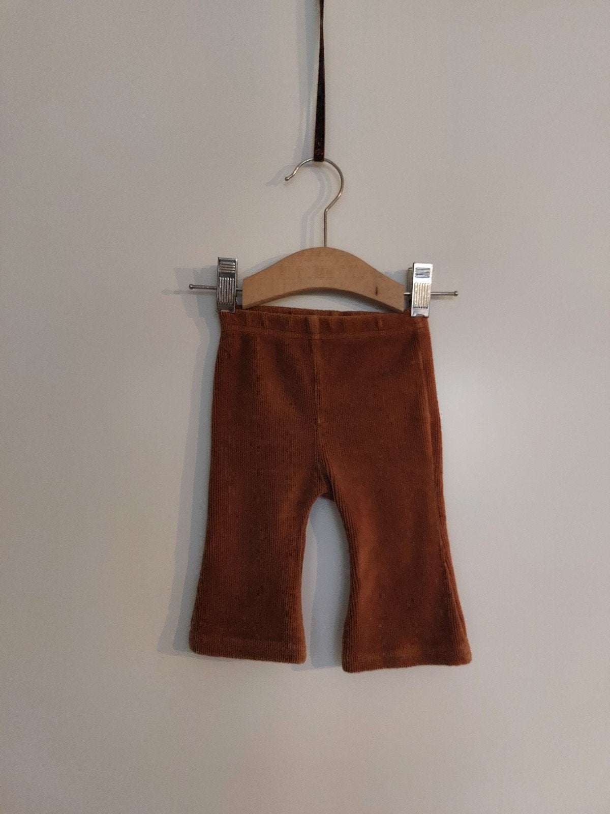 Mooie Hema flared broek maat 62 z.g.a.n., Broekje, Meisje, Ophalen of Verzenden, Zo goed als nieuw