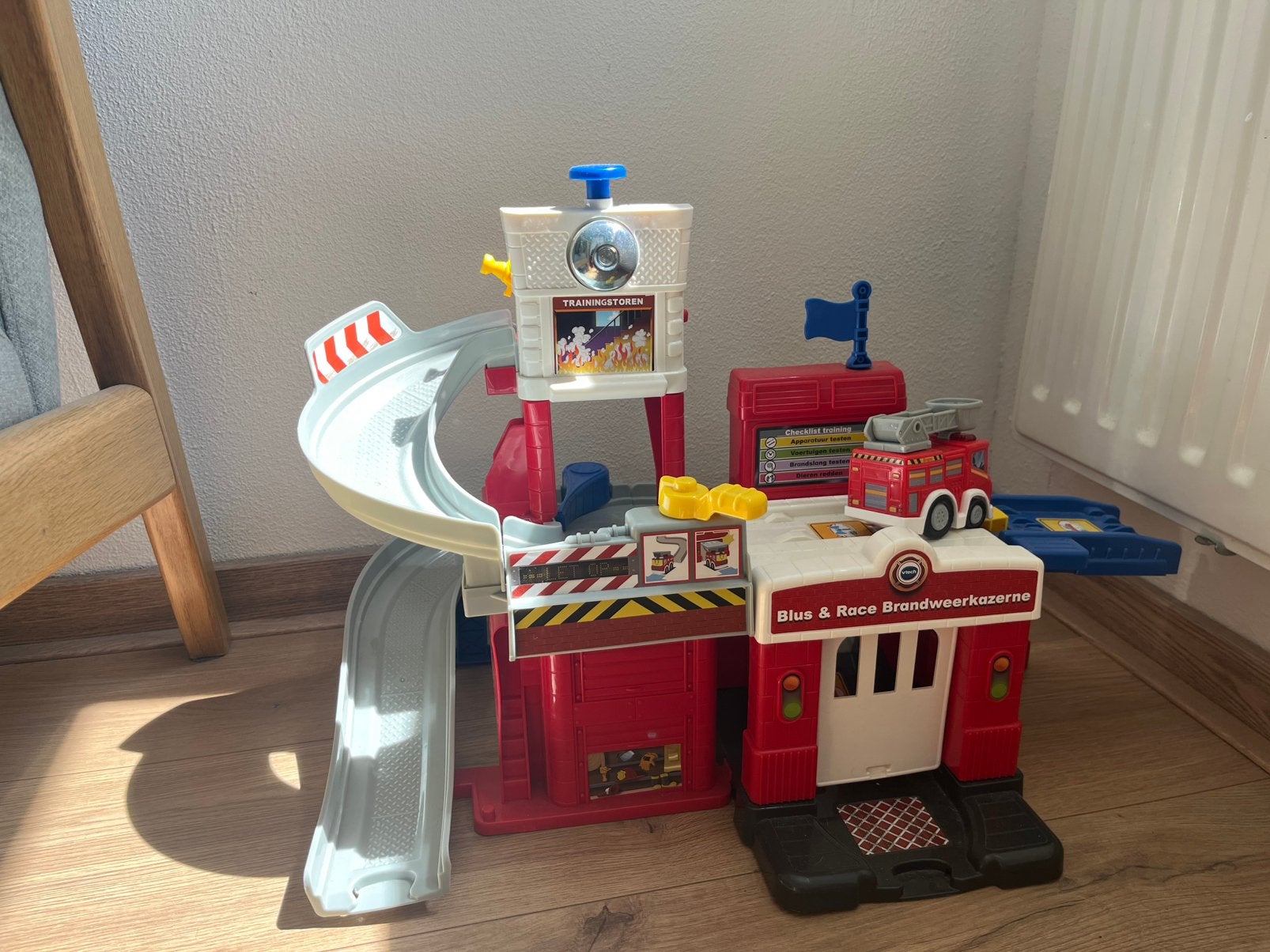 Vtech Brandweer kazerne en honden huisje, Ophalen, Zo goed als nieuw, Jongen of Meisje