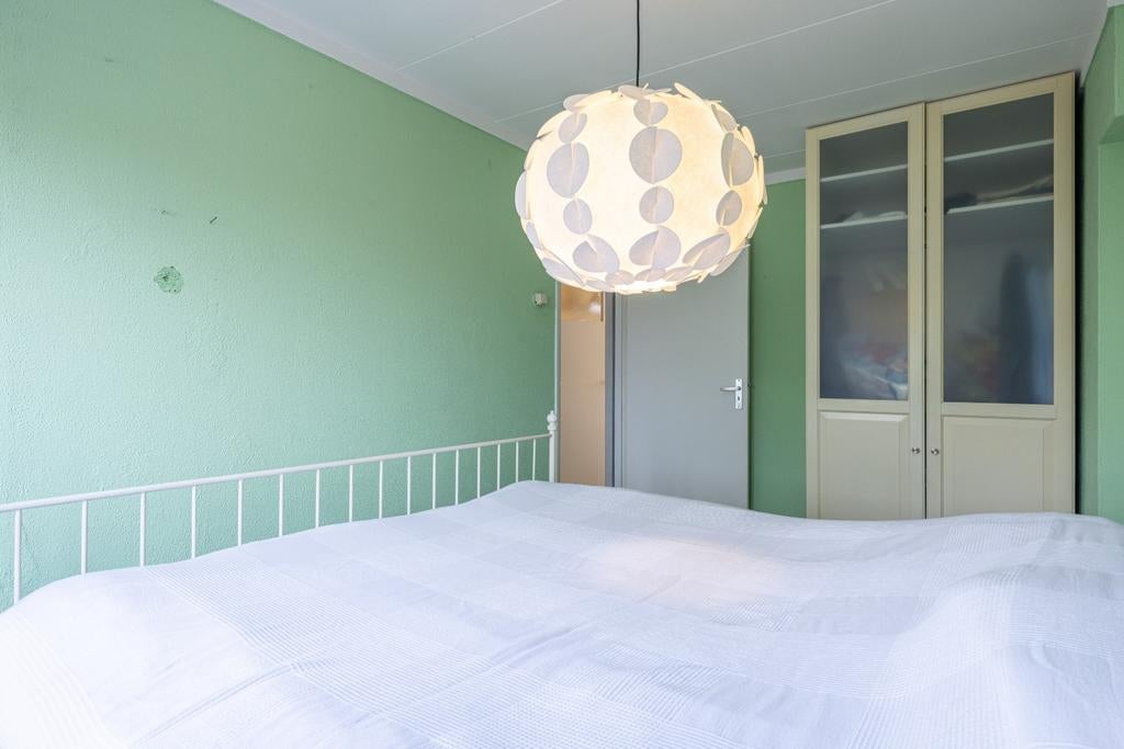 Wit metalen tweepersoonsbed met sierlijk hoofdeinde, Huis en Inrichting, Ophalen, Gebruikt, Wit, Tweepersoons
