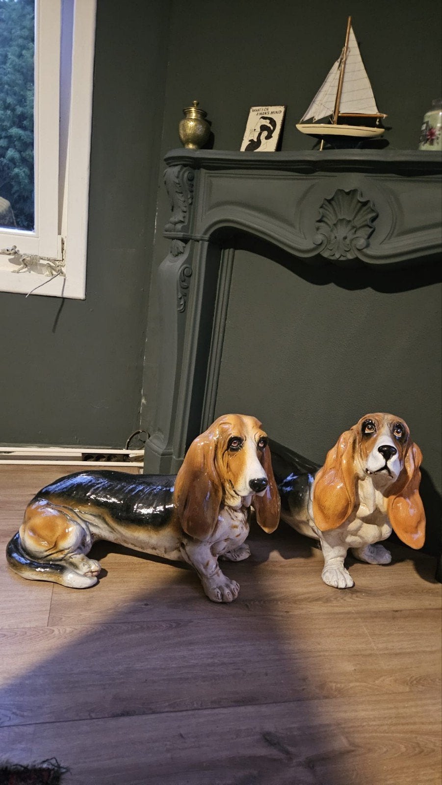 Set vintage Basset Hound hondenbeelden (keramiek), Ophalen