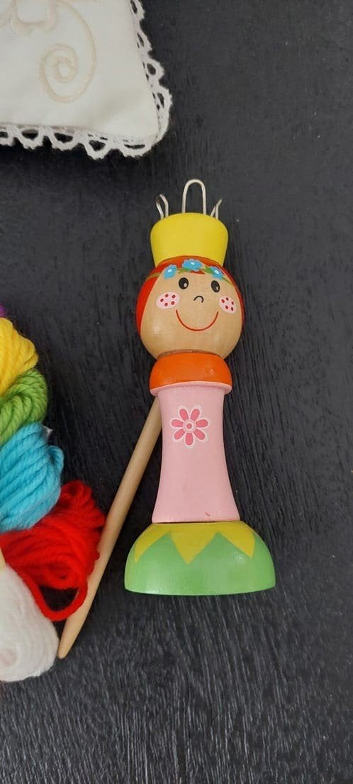 4 PUNNIK POPPEN- KLOSJES MET NAALD + HOBBY BOEK MADE BY, Fantasie, Gebruikt, Meerkleurig, Knutselboek