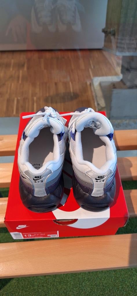 Nike Air Max 95 Kids Schoenen Maat 31 - Wit/Paars, Ophalen of Verzenden, Zo goed als nieuw, Nike, Jongen of Meisje