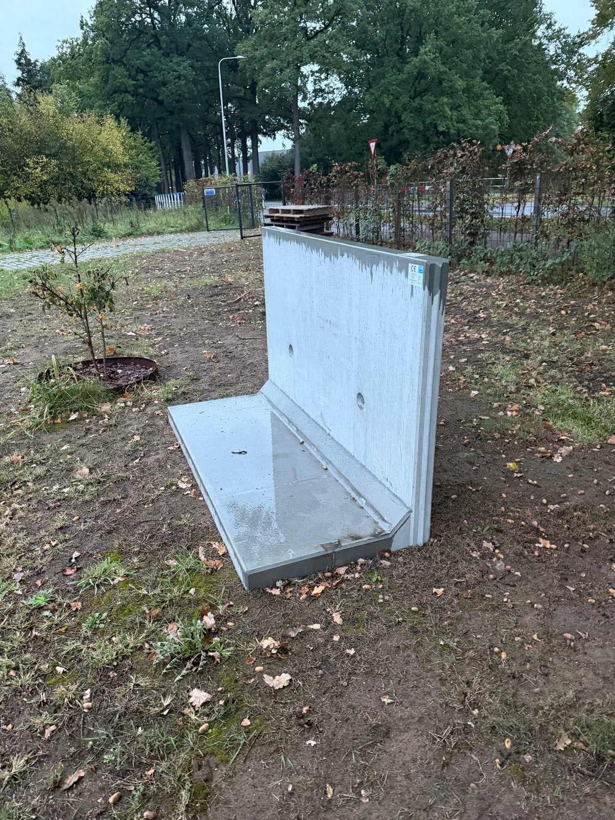 SIMbeton keerwand 200x85x125cm - C60/70 beton, Ophalen, Zo goed als nieuw