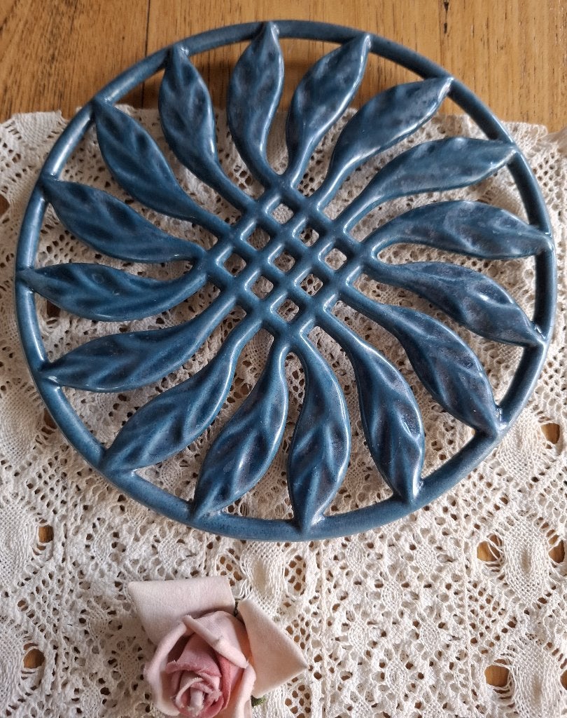 Vintage Franse blauwe gietijzeren onderzetter, Invecta, Ophalen of Verzenden