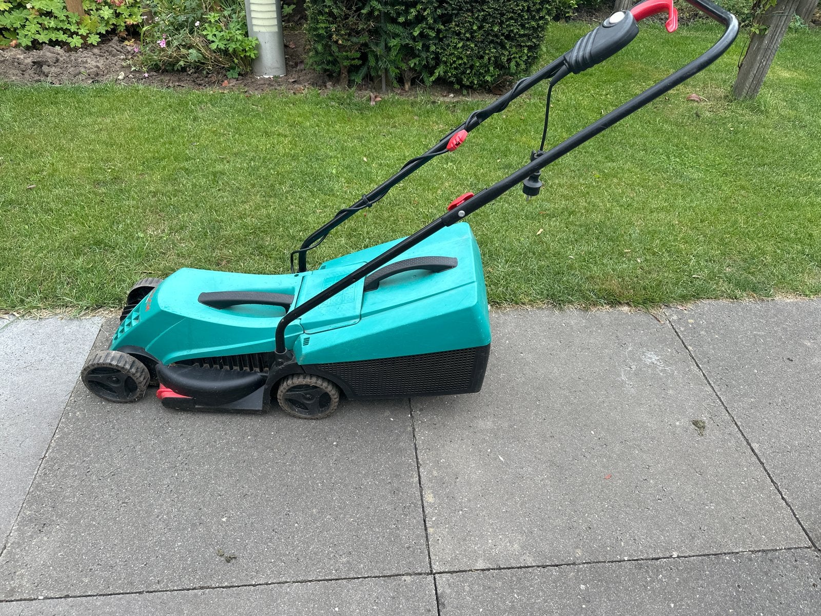 Bosch ARM 3200 elektrische grasmaaier - nette staat, Ophalen, Cirkelmaaier, Gebruikt, Elektrische grasmaaier