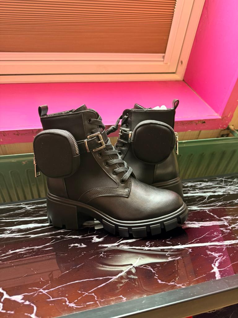 Black boots NEW, Ophalen of Verzenden, Nieuw, Zwart