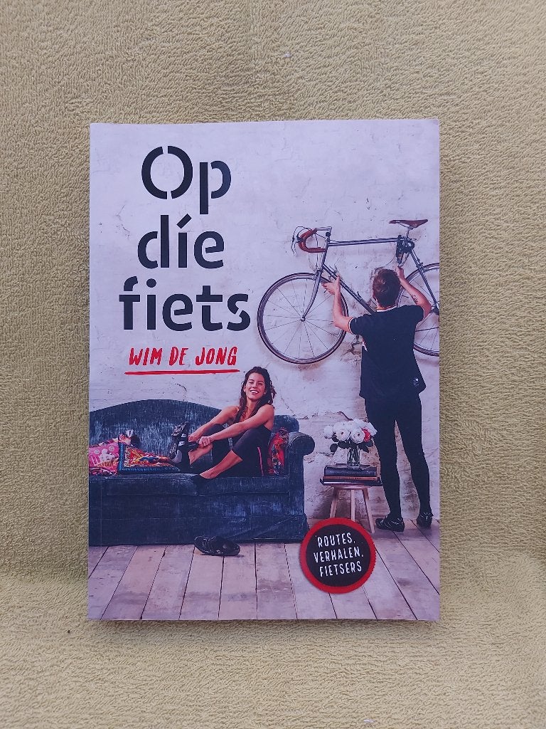 Op die fiets - Wim de Jong. Routes, verhalen, fietsers., Ophalen of Verzenden, Zo goed als nieuw, Lopen en Fietsen