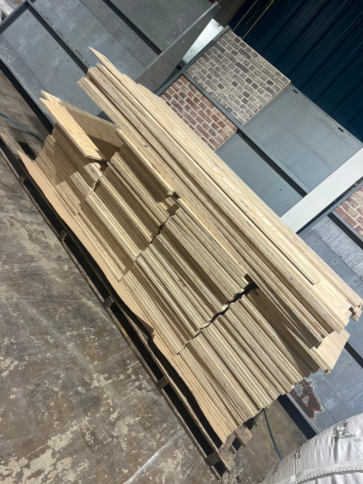 Elliot pine multiplex gezaagd nieuw €1.430, Minder dan 25 mm, Ophalen of Verzenden, Zo goed als nieuw, Plank