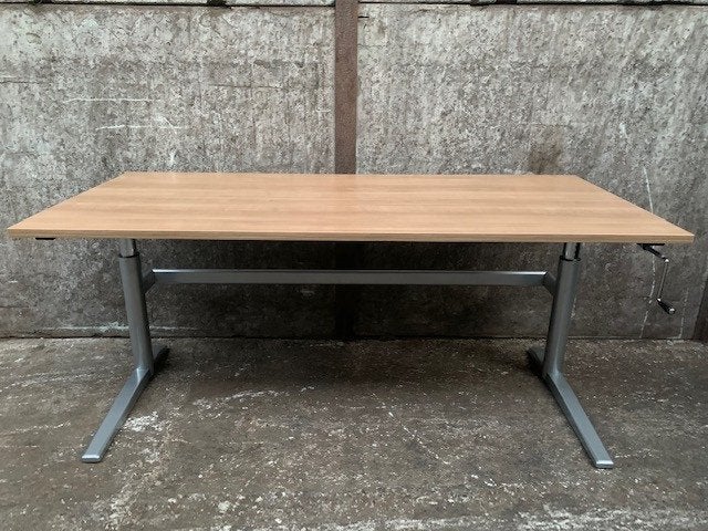 z.g.a.n. slinger verstelbare bureaus 180x80cm - havanna/alu, Huis en Inrichting, Ophalen of Verzenden, In hoogte verstelbaar, Zo goed als nieuw