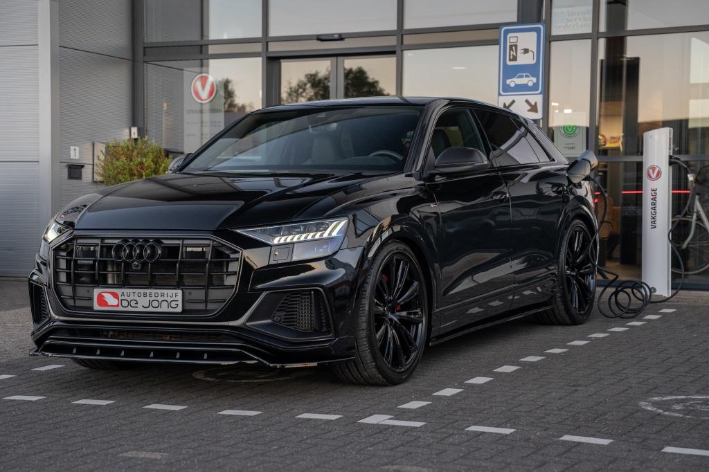Audi Q8 55 TFSIe Competiton plus 381PK | Carbon | Softclose, 12 maanden, Automatische klimaatregeling, Gebruikt, 2995 cc