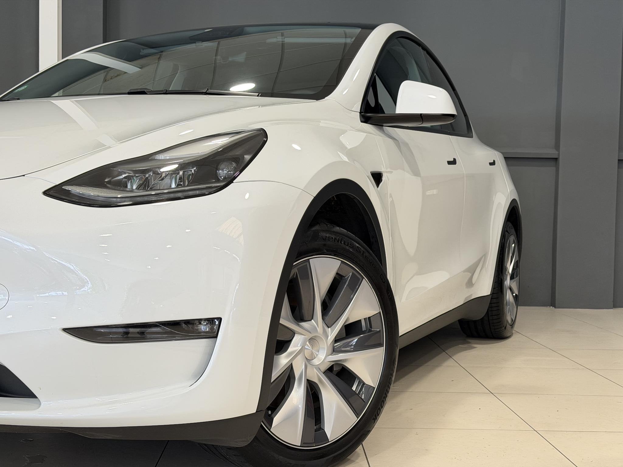 Tesla Model Y Long Range AWD 75 kWh | Trekhaak | SOH 91,7% |, Auto's, Automaat, Stof, Gebruikt, 495 min