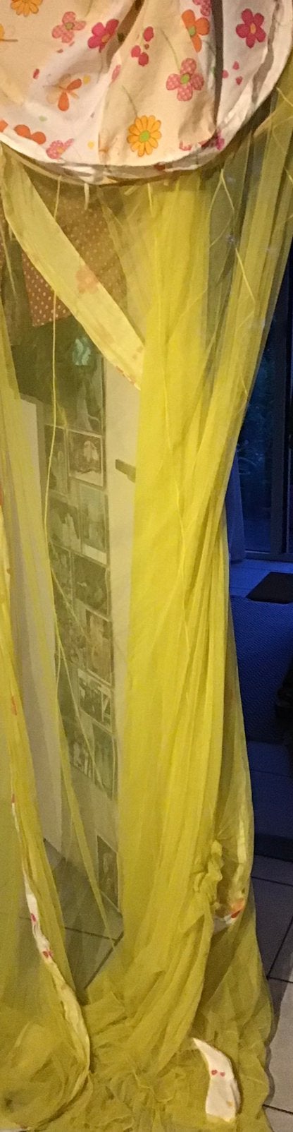 Gele tule (van klamboe met enkele gaatjes) GRATIS OPHALEN, Ophalen, Gebruikt, 120 cm of meer, Geel
