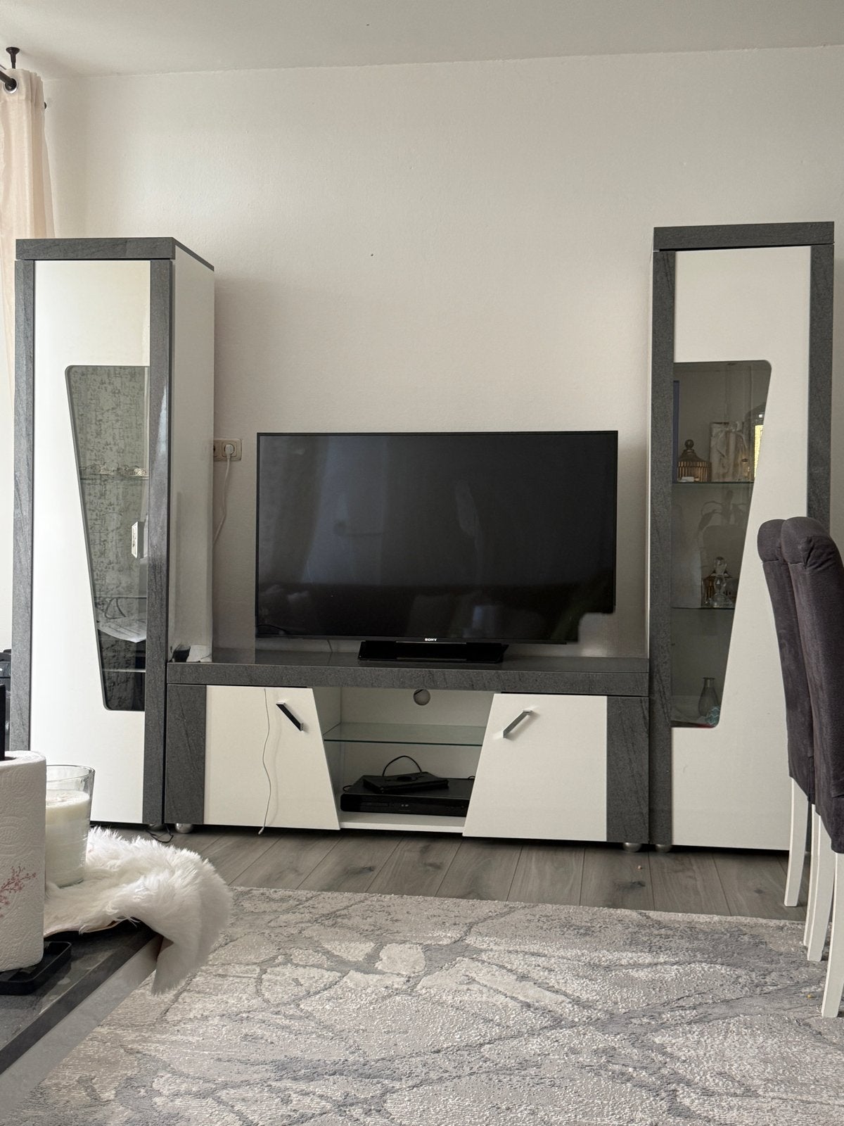 Modern tv-meubel met vitrinekasten - Grijs/Wit, Ophalen, Kunststof, Zo goed als nieuw, 200 cm of meer