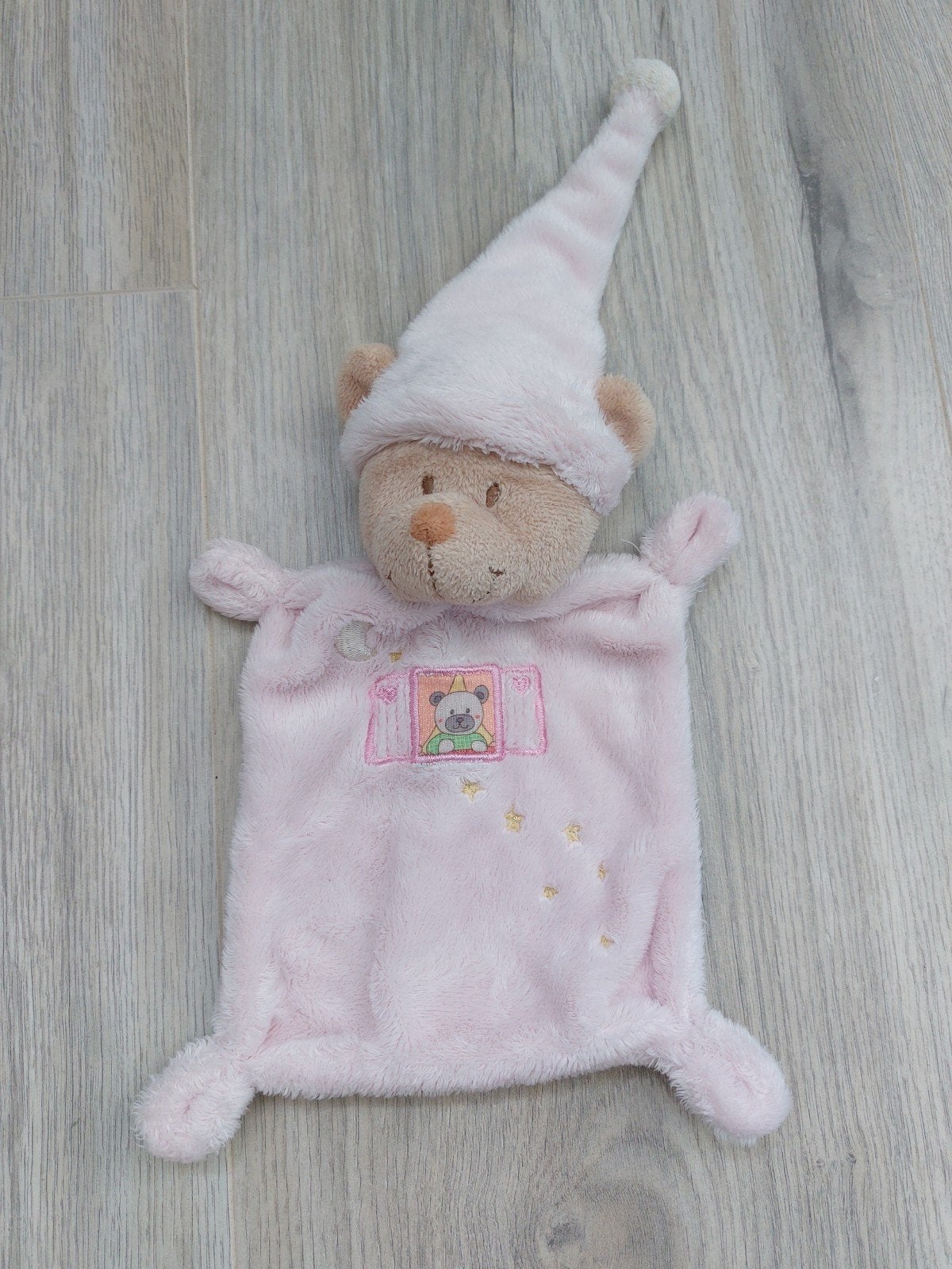 Knuffel knuffeldoekje nicotoy beer muts roze L2071, Ophalen of Verzenden, Zo goed als nieuw, Beer