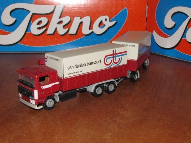 Een mooie Volvo F12 van Daalen met ronde koplamp zie foto's, Hobby en Vrije tijd, Ophalen of Verzenden, Zo goed als nieuw, Bus of Vrachtwagen