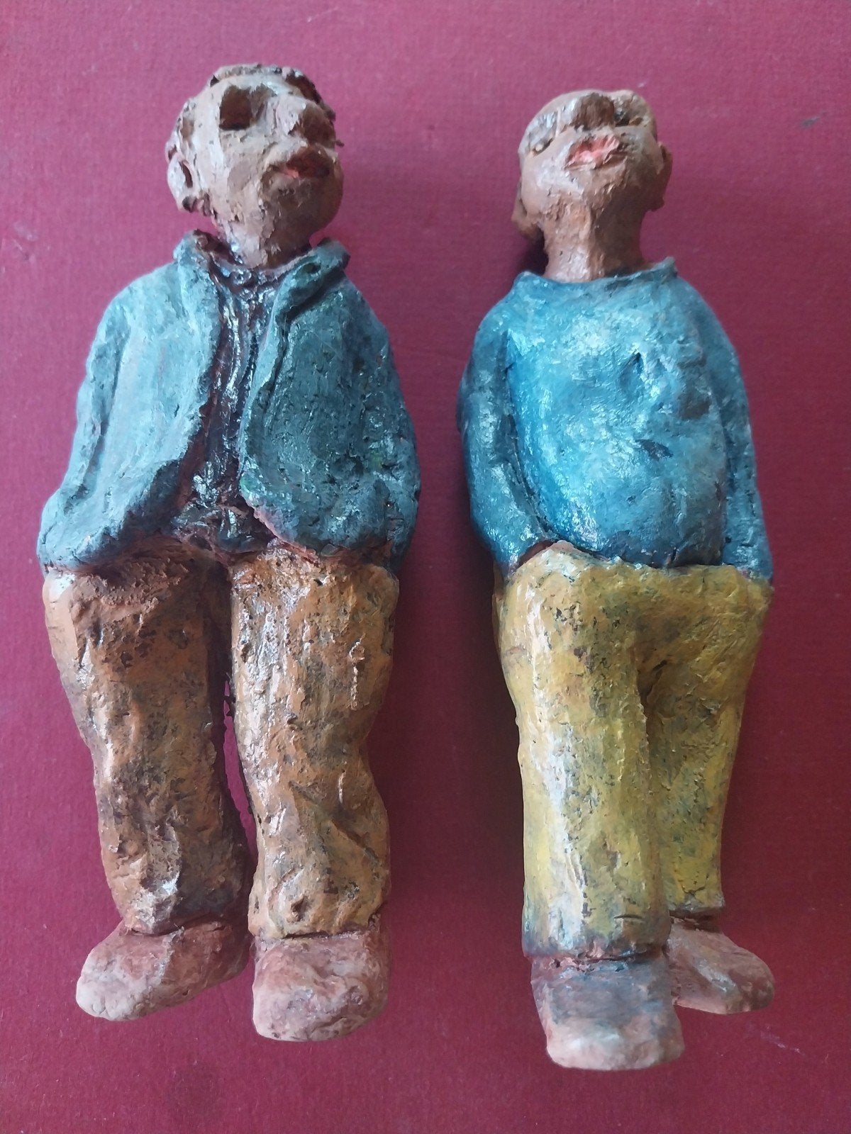Handgemaakte beeldjes van twee mannen, Antiek en Kunst, Groep mensen, Minder dan 20 cm, Natuurlijk materiaal, Ophalen of Verzenden