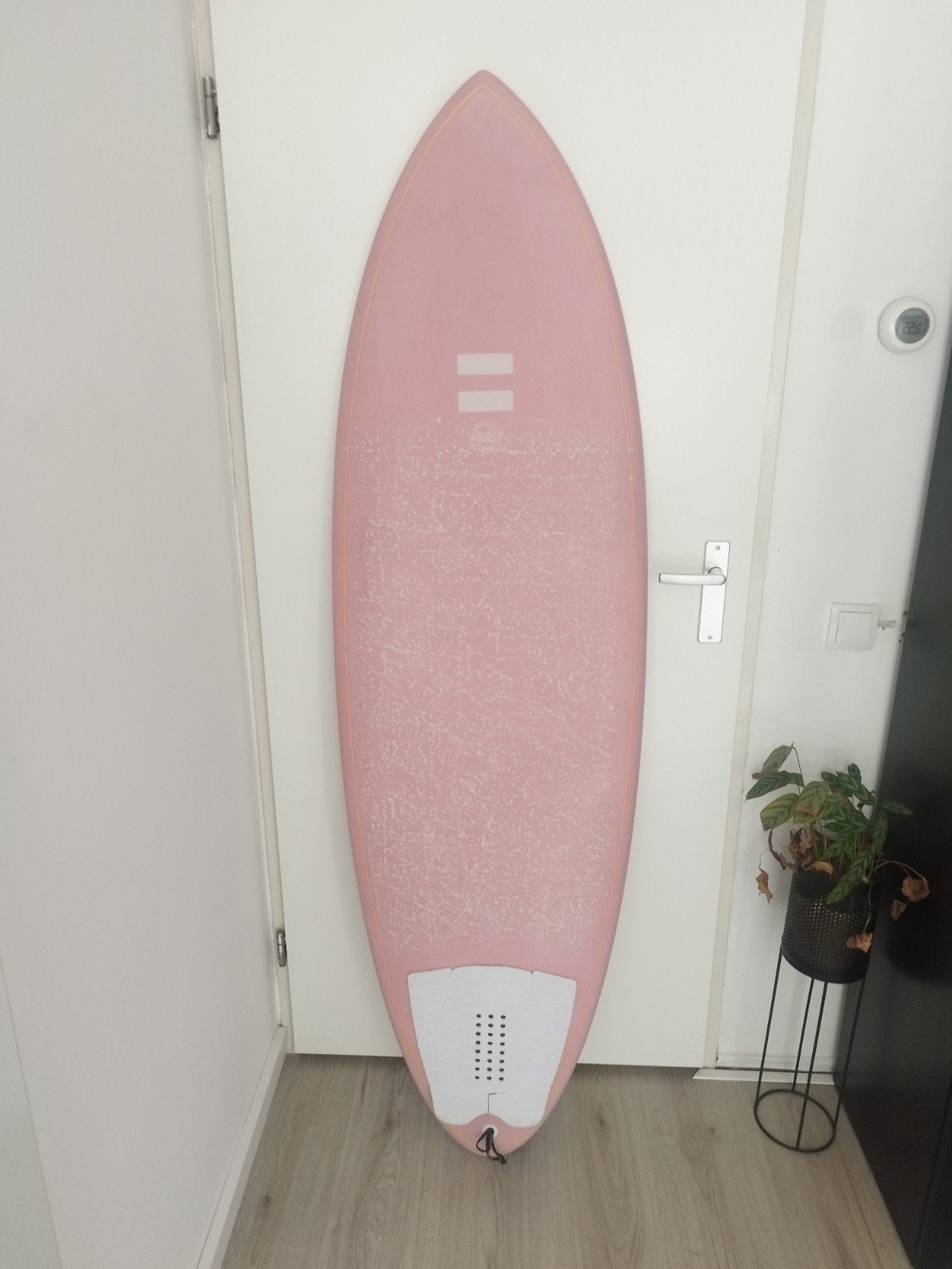 Roze Indio Racer 6'0 37L Hybrid Shortboard + Futures Vinnen, Ophalen, Zo goed als nieuw, Shortboard, Met vinnen