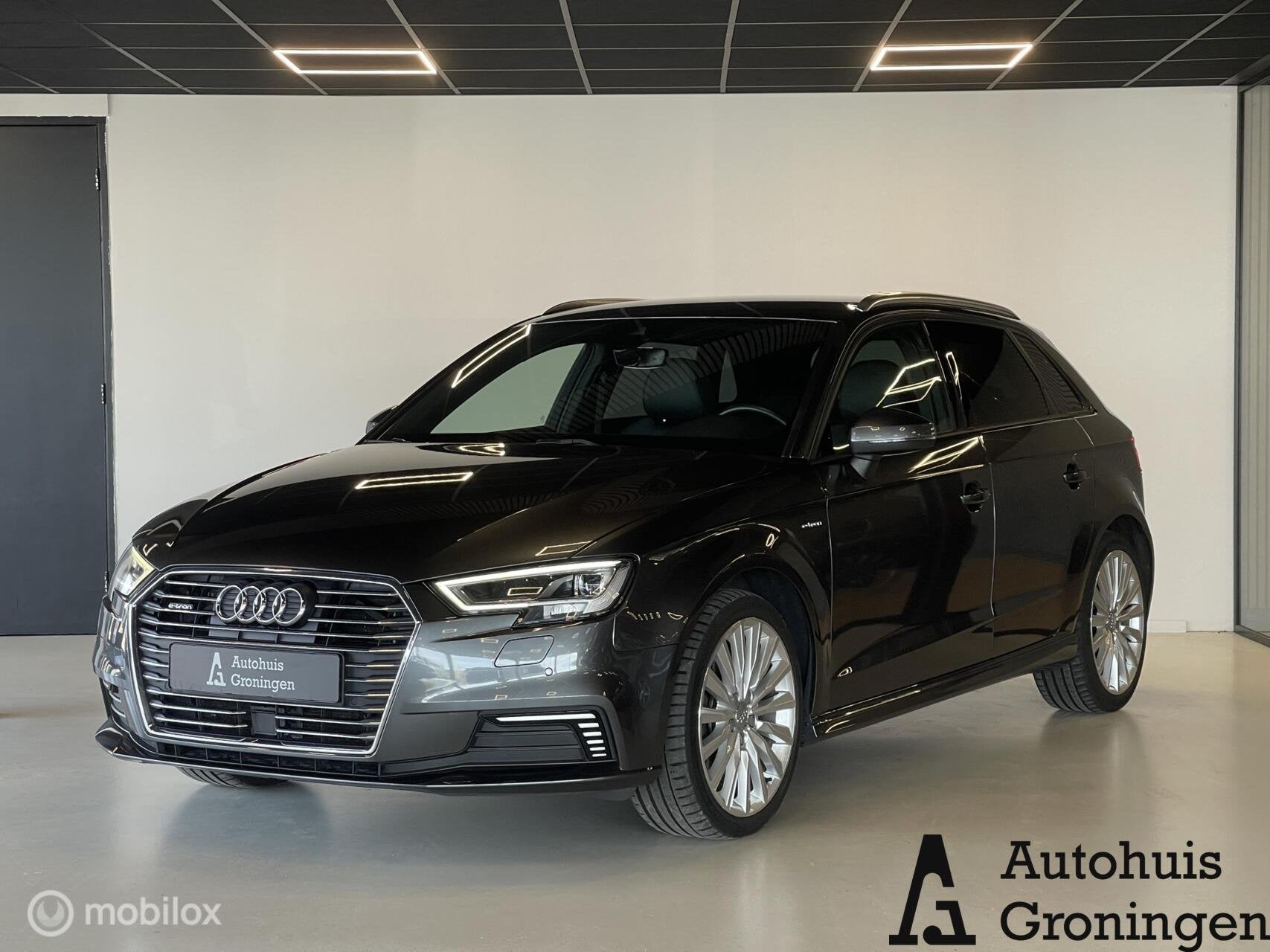 Audi A3 e-tron S line | Virtual Cockpit | Dodehoekdetectie |, Gebruikt, 4 cilinders, Leder en Stof, 1515 kg