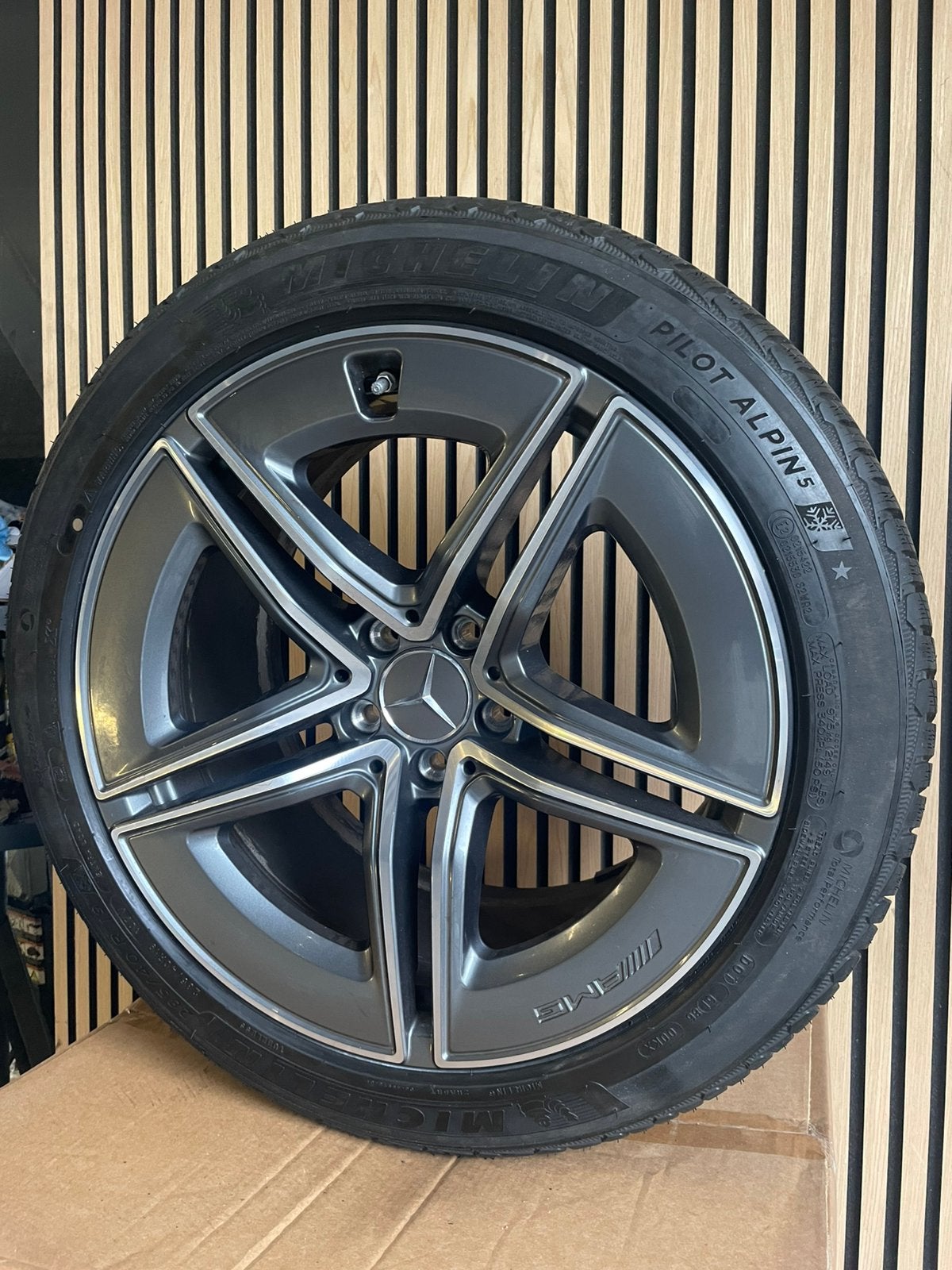 19 inch Originele Mercedes E53 AMG 5x112 + michelin W214, Auto-onderdelen, 19 inch, 255 mm, Banden en Velgen, Nieuw