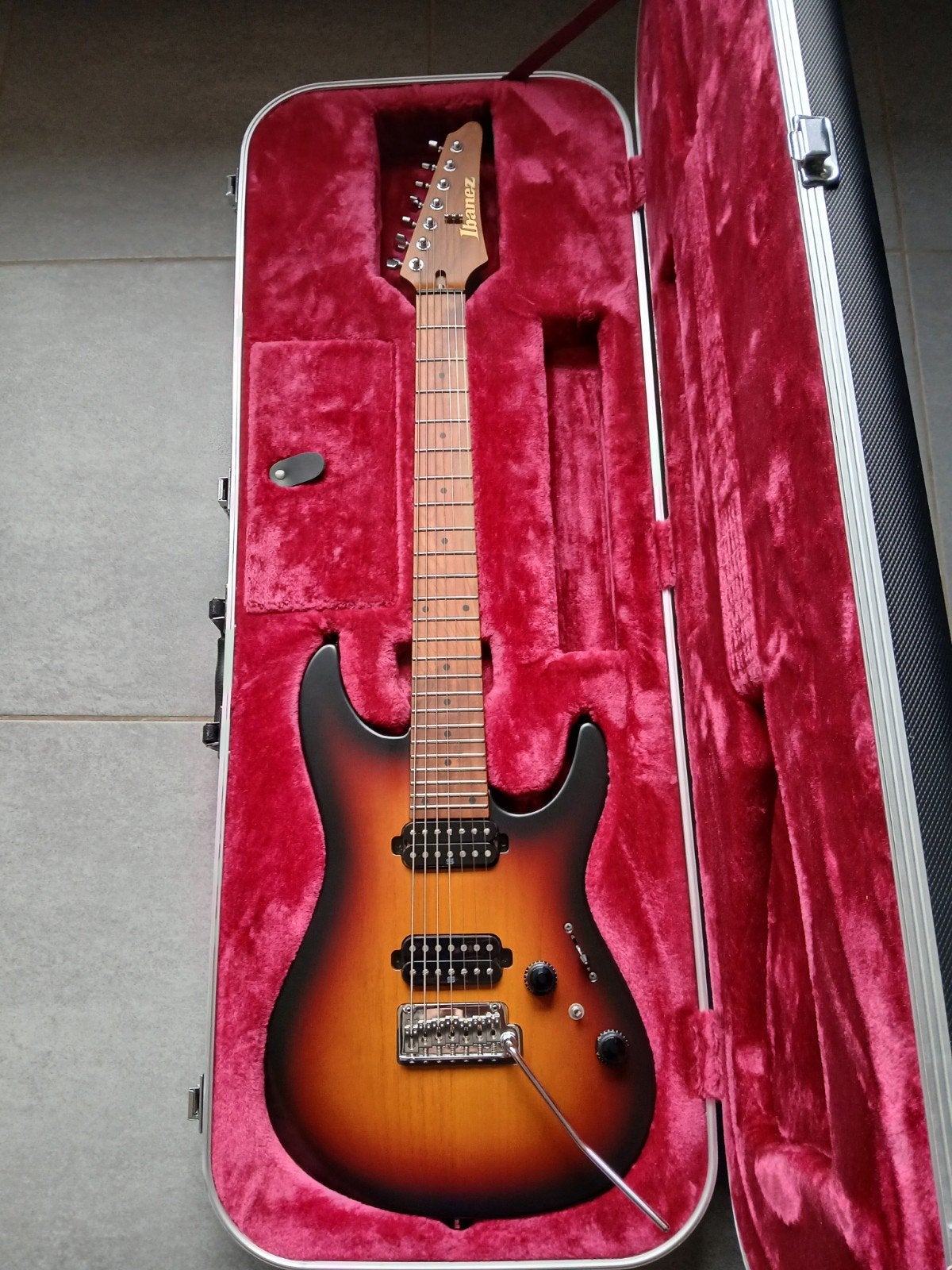Ibanez AZ24027 Prestige te ruil, Ophalen, Zo goed als nieuw, Solid body, Ibanez