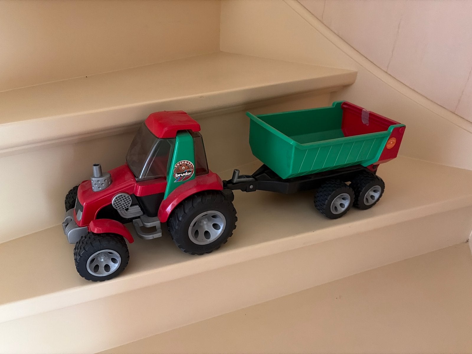 Bruder Trekker met aanhanger en zachte rubberen wielen, Kinderen en Baby's, Speelgoed | Speelgoedvoertuigen, Gebruikt, Ophalen of Verzenden