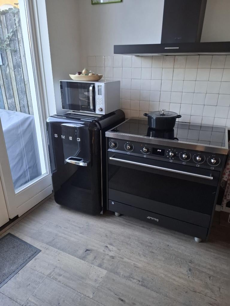 Smeg tafelmodel vintage koelkast zwart, Witgoed en Apparatuur, Koelkasten en IJskasten, 100 tot 150 liter, Zo goed als nieuw, 45 tot 60 cm