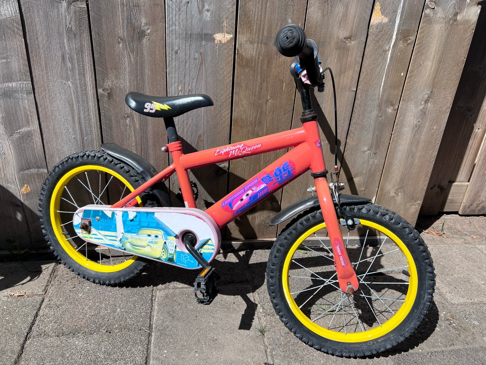 Kinderfiets Cars Lightning McQueen 16 inch, Ophalen of Verzenden, Gebruikt, Velgrem, 16 tot 20 inch