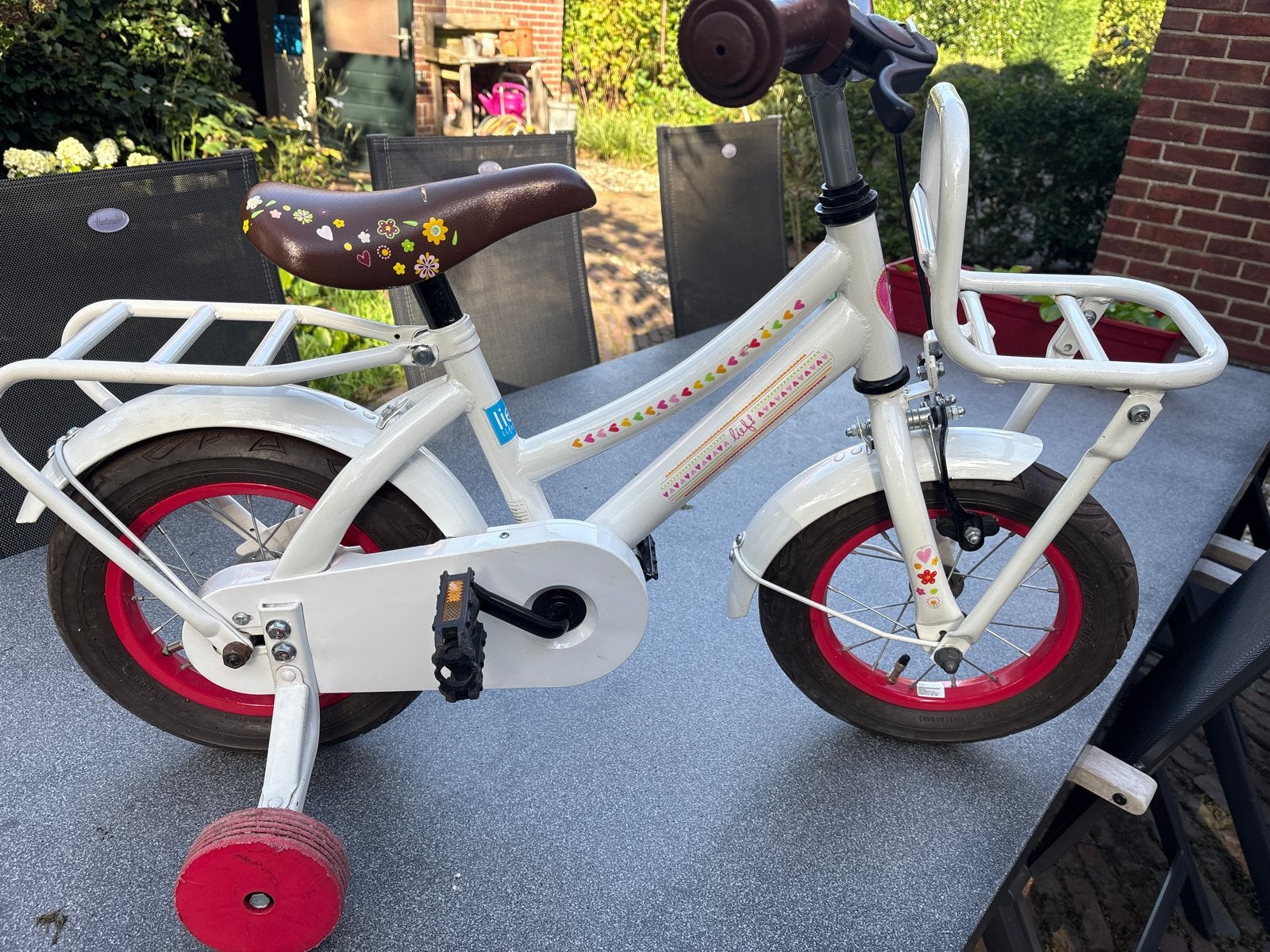 Kinderfietsje lief 12 inch wit/roze zijwieltjes, Zijwieltjes, Gebruikt, Velgrem, Ophalen of Verzenden