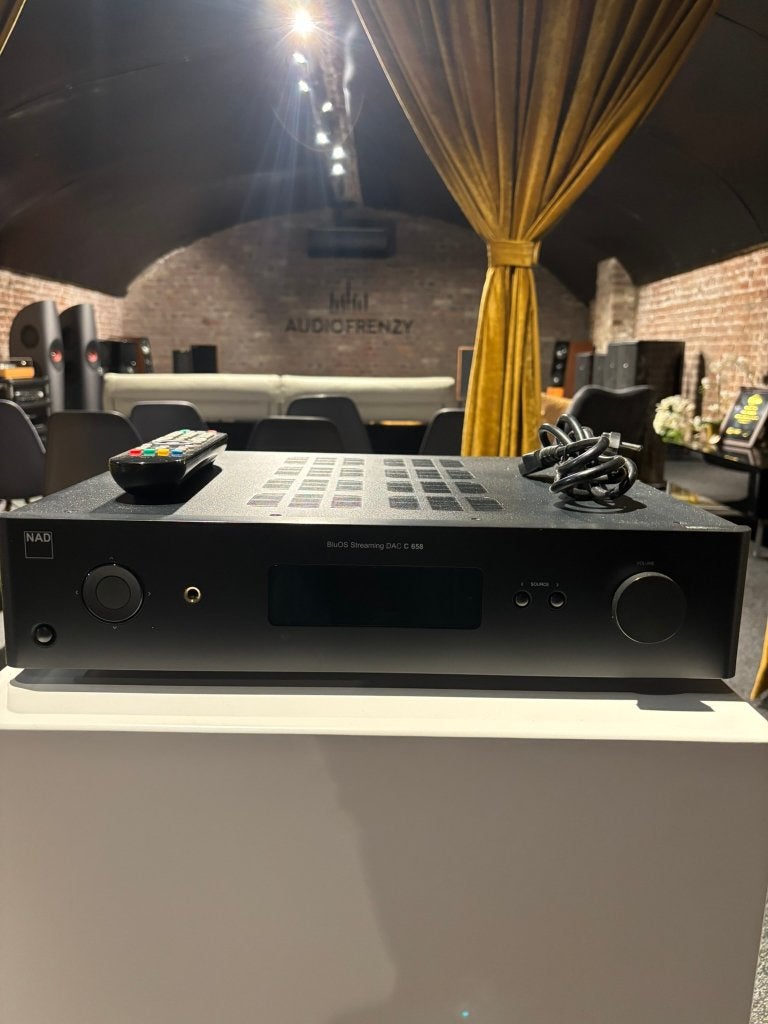 NAD C658 Streamer/DAC/voorversterker, Ophalen of Verzenden, Zo goed als nieuw