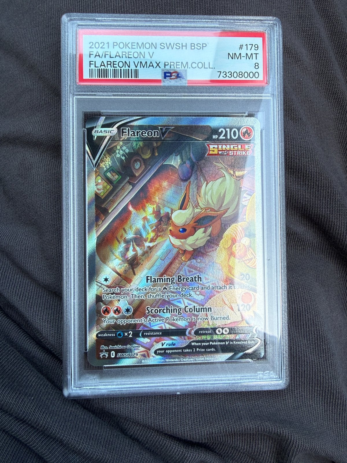Flareon V (SWSH 179) slab PSA 8 pokemonkaart, Hobby en Vrije tijd, Verzamelkaartspellen | Pokémon, Ophalen of Verzenden, Zo goed als nieuw