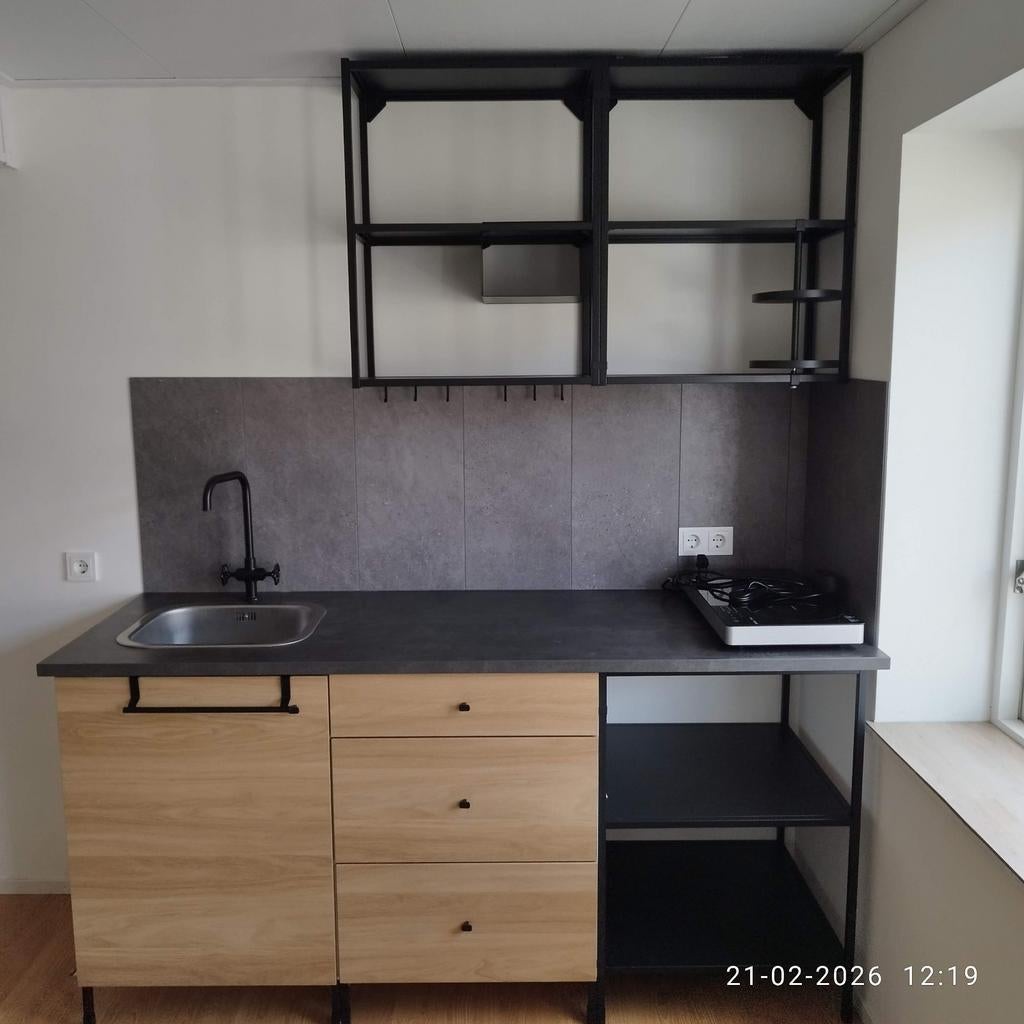 Compacte keuken met houten fronten en zwart frame, Huis en Inrichting, Ophalen, Zo goed als nieuw, Zwart, Overige typen